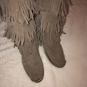 Light gray Minnetonka fringe boots size 9